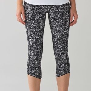 Lululemon deep breath crop sz6 NWT